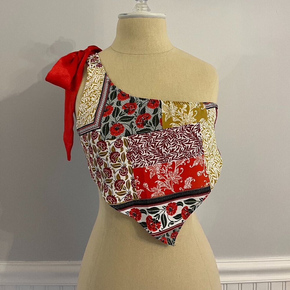 One shoulder floral patterned crop top